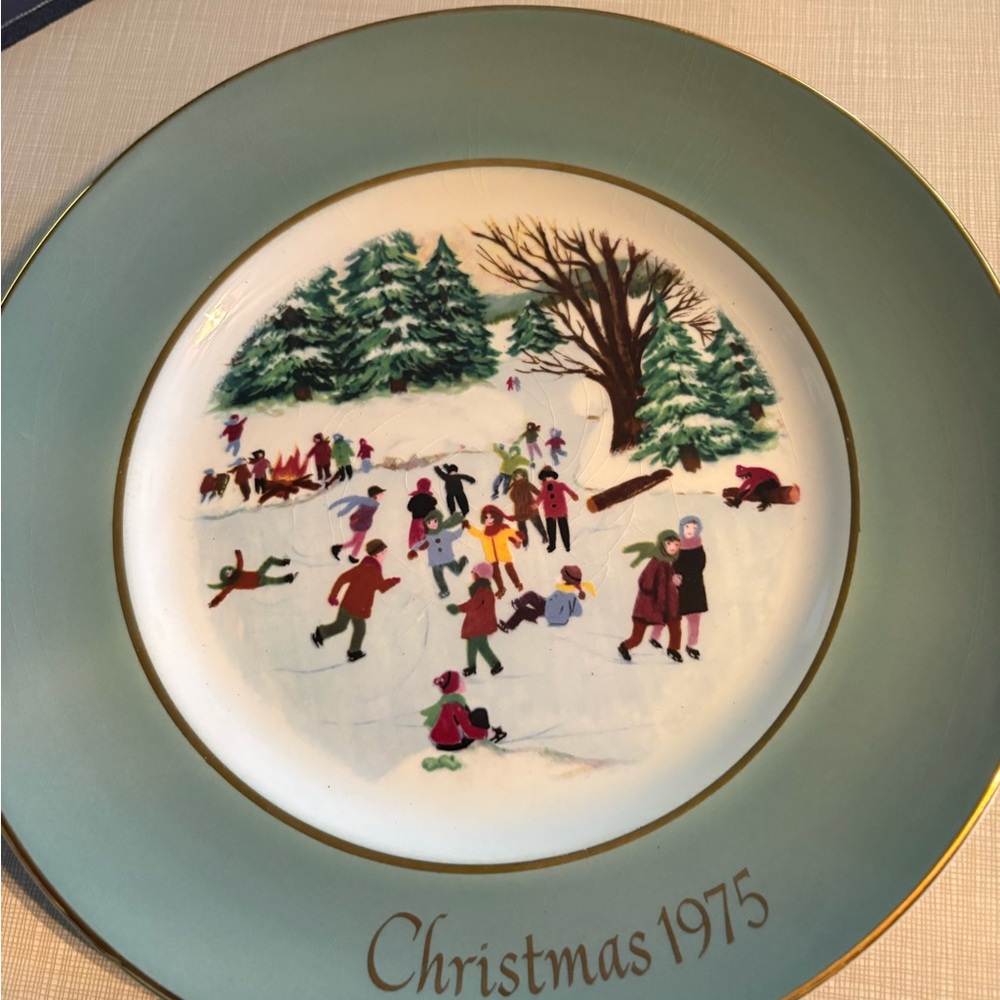 Avon Christmas 1975 Decorative Plate -fourth edition skaters on the pond